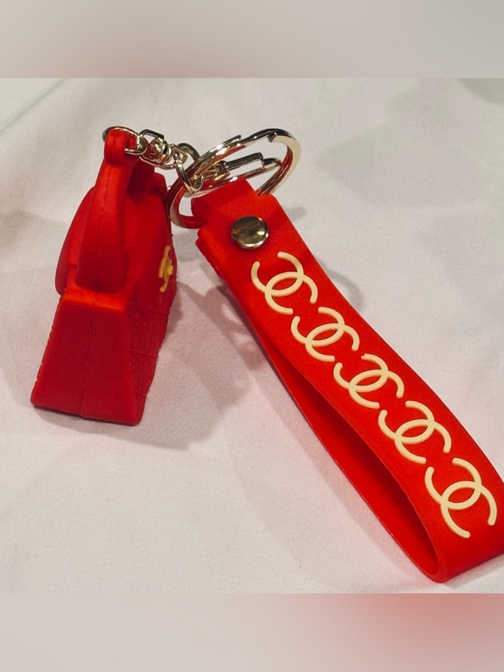 Red Mini Purse Keychain Wristlet Silicone Bag Charm Keyring NWOT - Picture 4 of 7